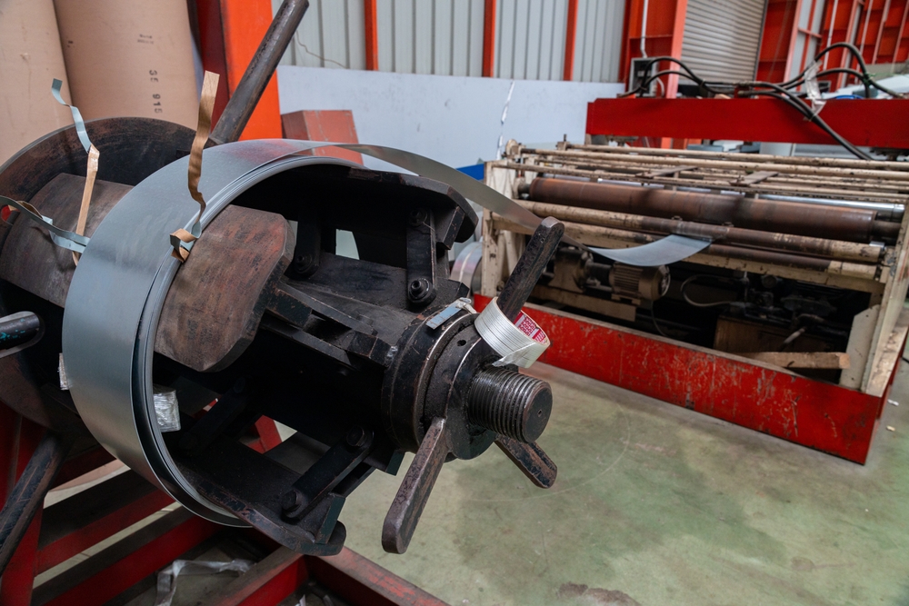 A,Metal,Sheet,Rolling,Machine,Processes,Raw,Material,In,An